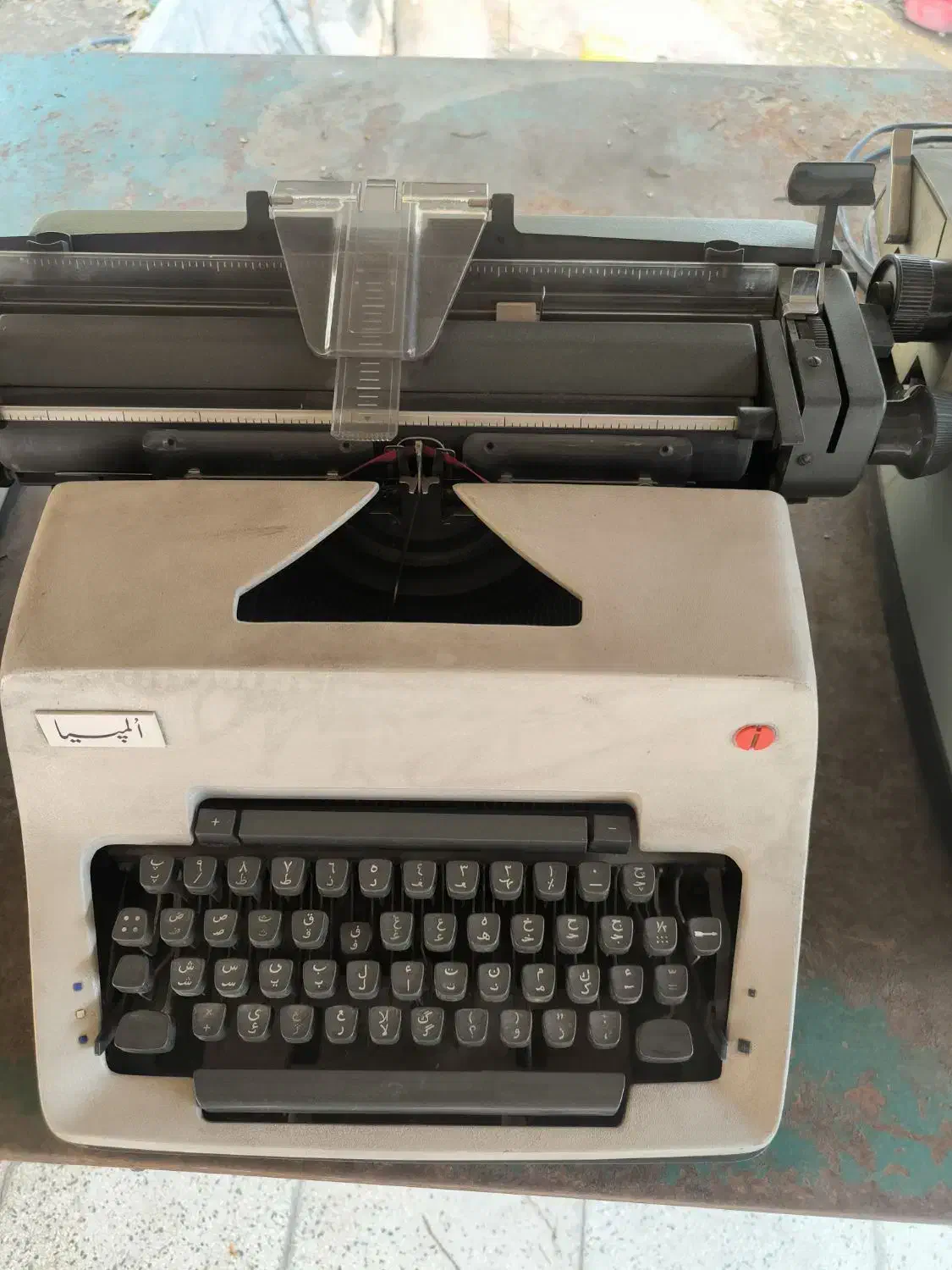 ماشین تایپ المپیا و IBM و ماشین حساب FACIT|کلکسیون اشیاء عتیقه|فردیس, انبار نفت|دیوار