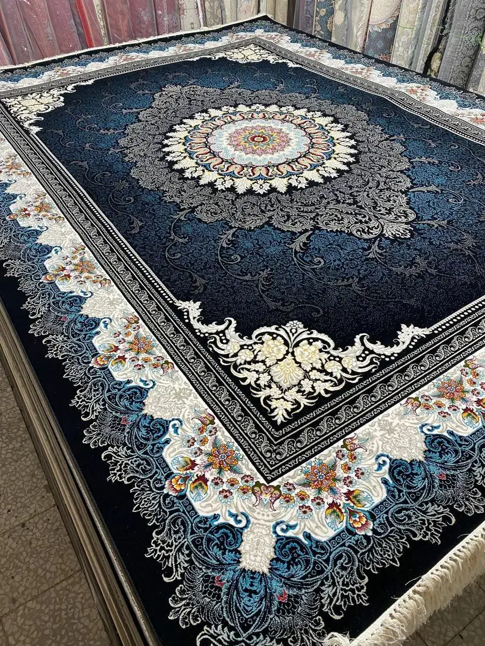 تولیدی فرش های اقتصادی وتمام نخ بایرآلمان وترک|فرش|هشتگرد, شهرک سهیلیه|دیوار