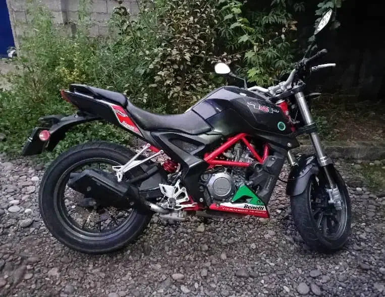 بنلی ۲۵۰ آث|موتورسیکلت|سنگر, |دیوار