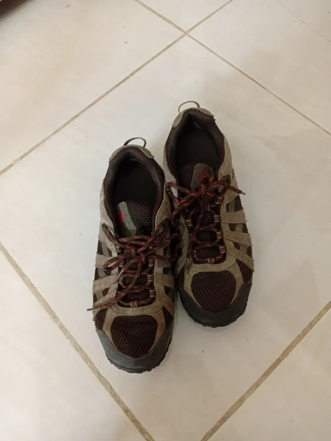 کفش کوه نوردی کلمبیا|کیف، کفش، کمربند|قدس, شهر‌قدس|دیوار