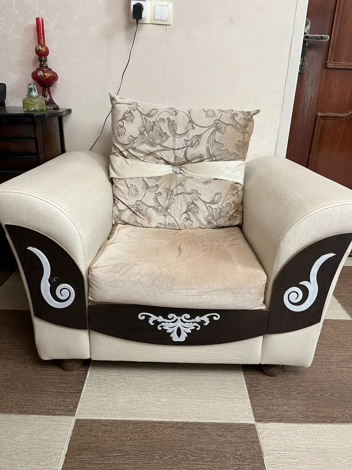 مبل ۷ نفره دست دوم سالم|مبلمان خانگی و میز عسلی|اقلید, |دیوار