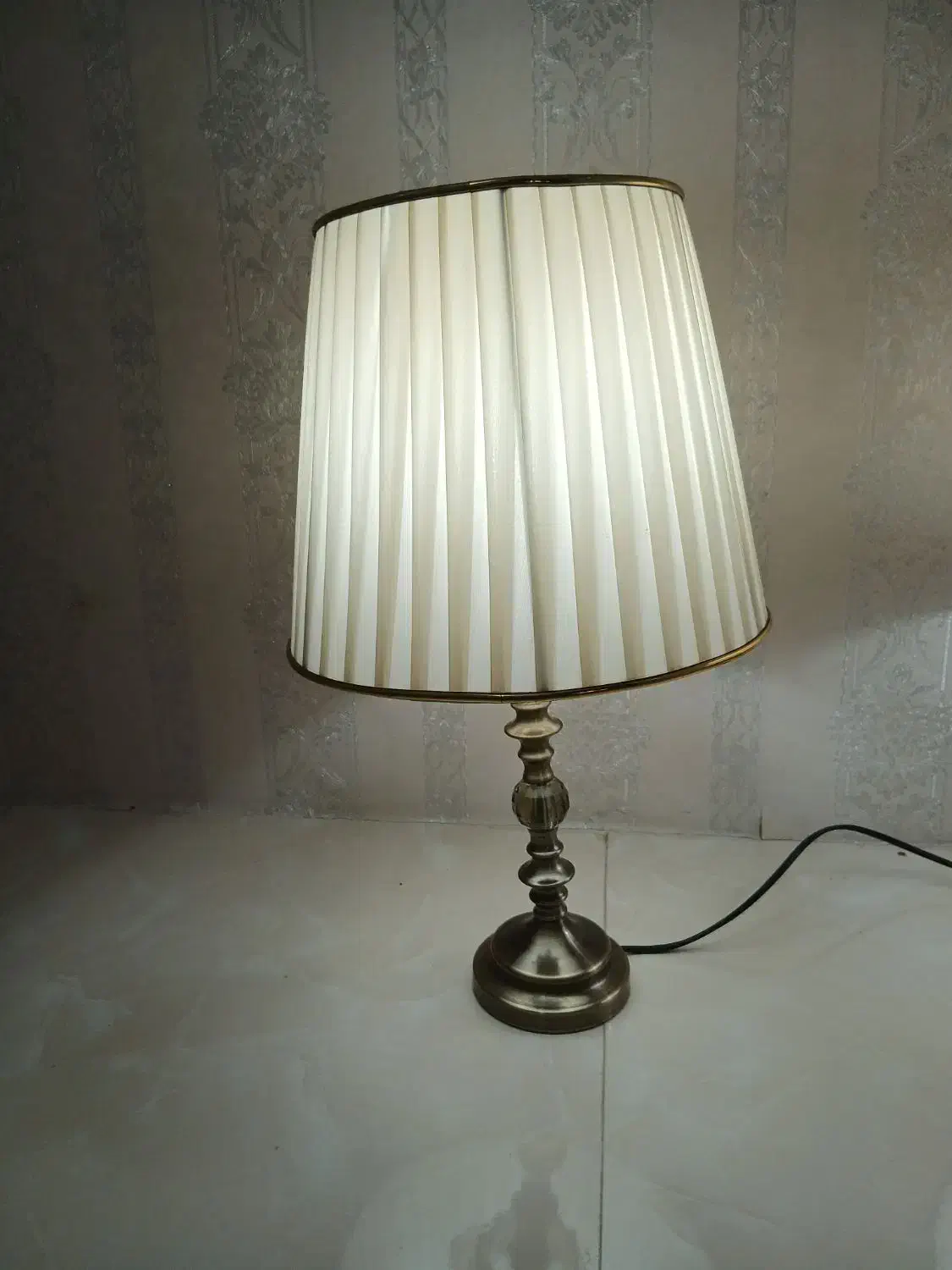 آباژور شامپاینی ۲تا برقی لامپ دار تکی هم فروخته|چراغ خواب و آباژور|اردبیل, |دیوار