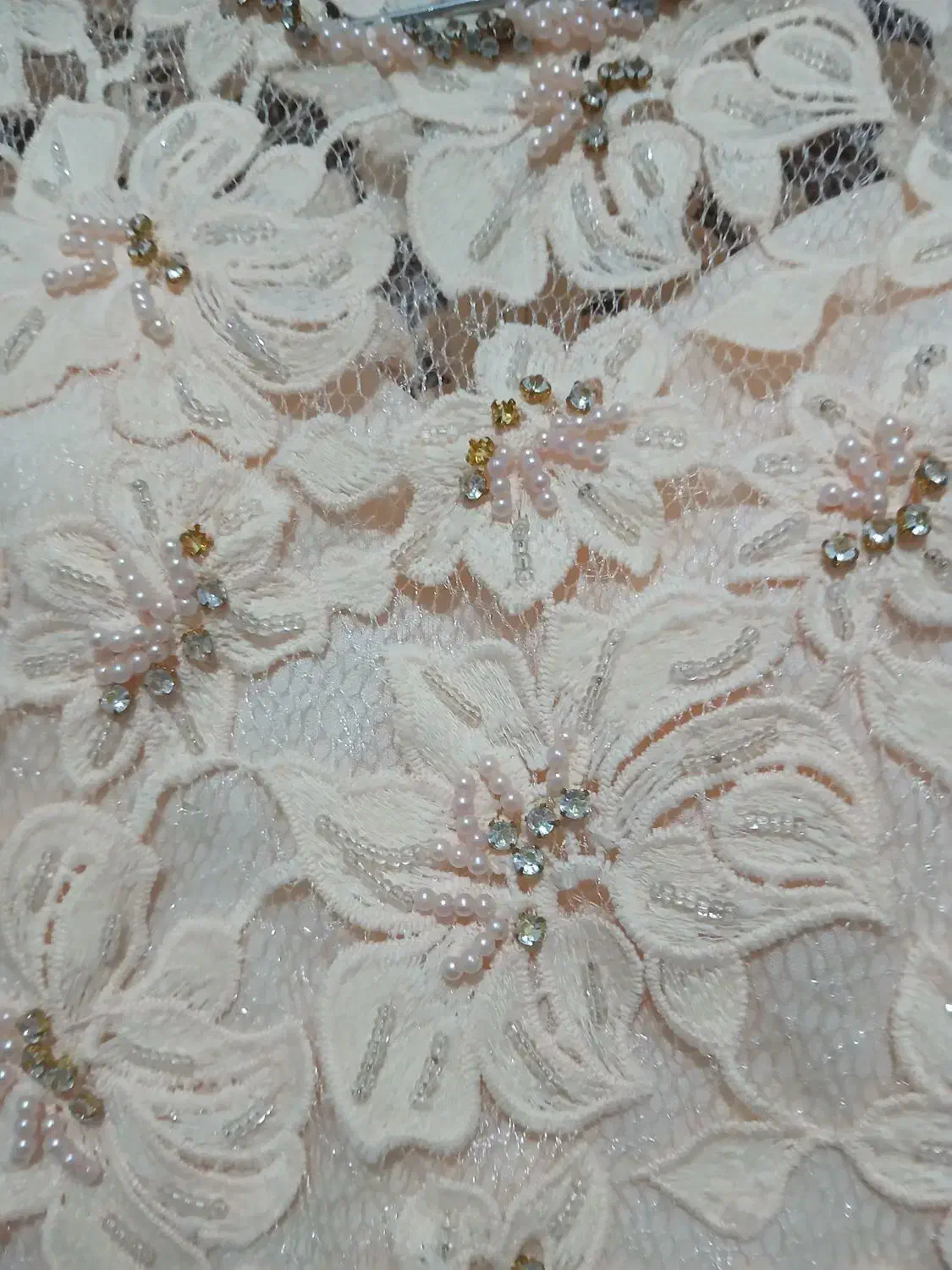 پیراهن مجلسی|لباس|رشت, کوی طالقانی|دیوار