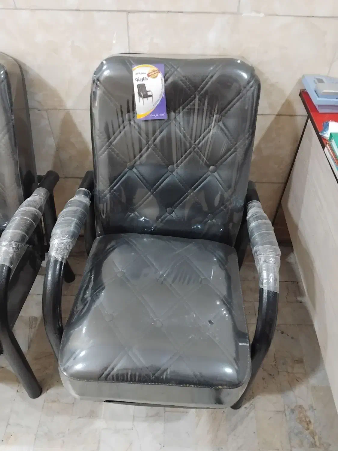 چهار عدد صندلی انتظار|دفتر کار|رشت, کوی طالقانی|دیوار