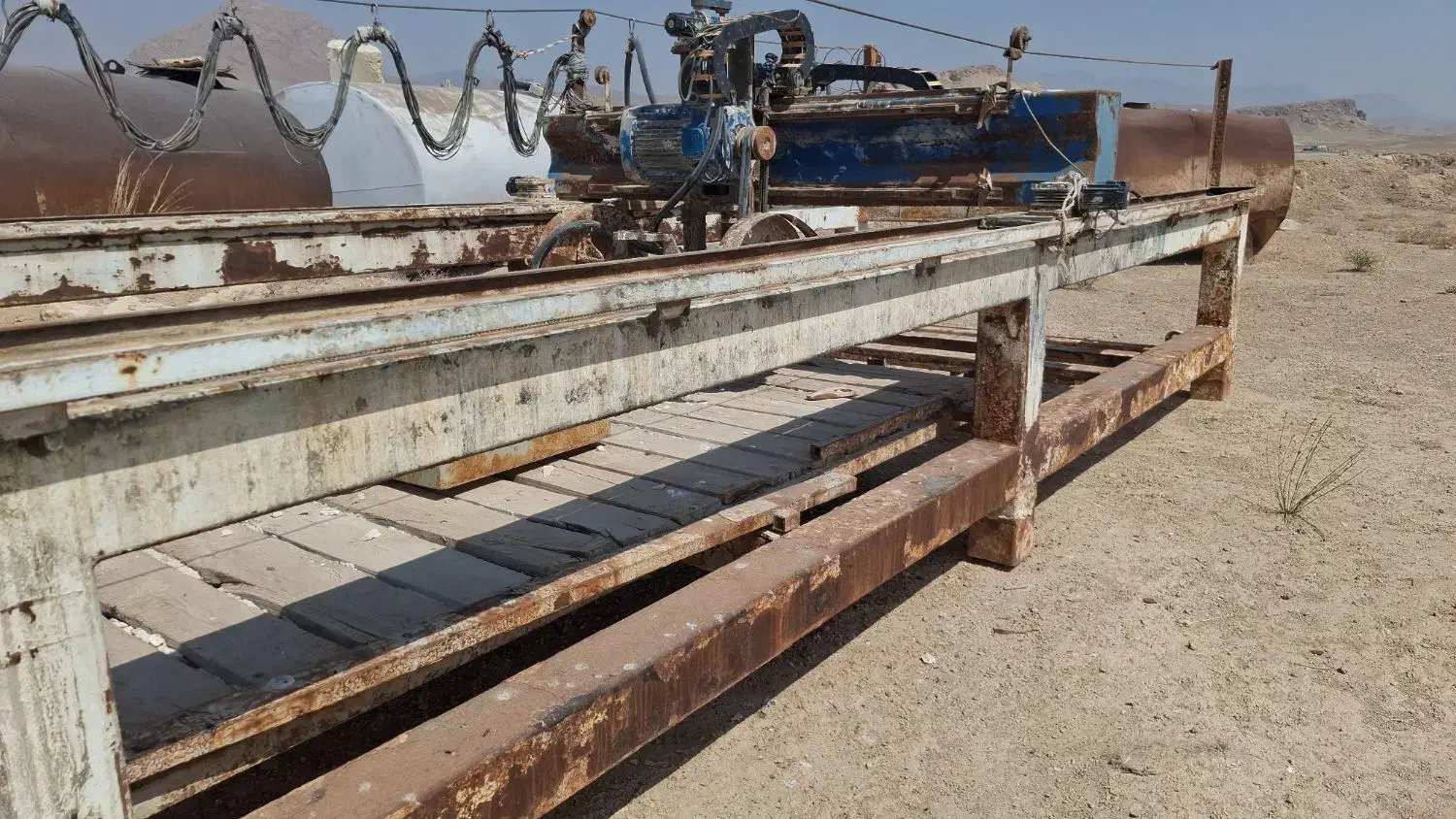 نرده زن،صراحی زن چهارگوش|ماشین‌آلات صنعتی|میمه, |دیوار