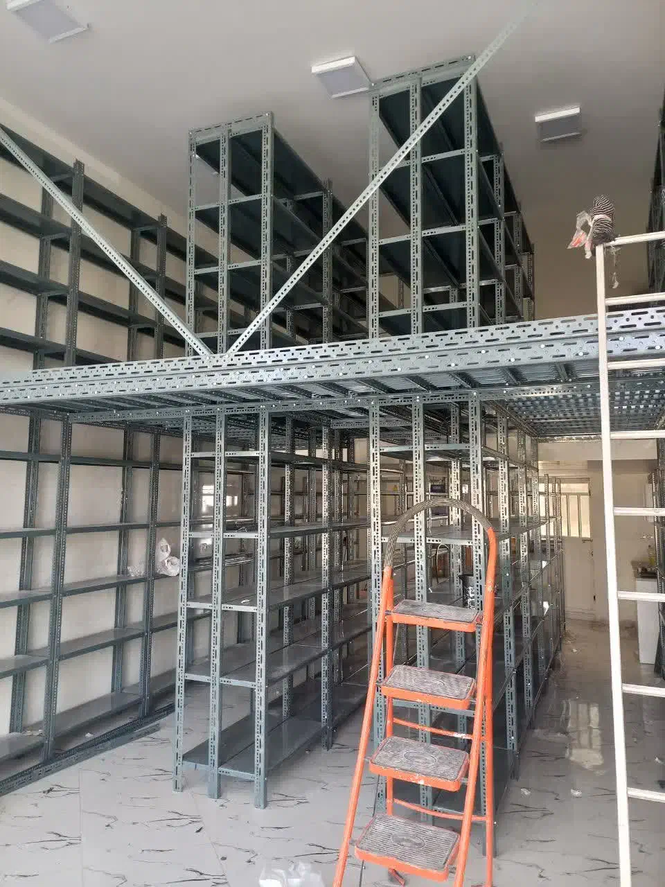 قفسه فروشگاهی و انبار|خدمات پیشه و مهارت|یزد, |دیوار