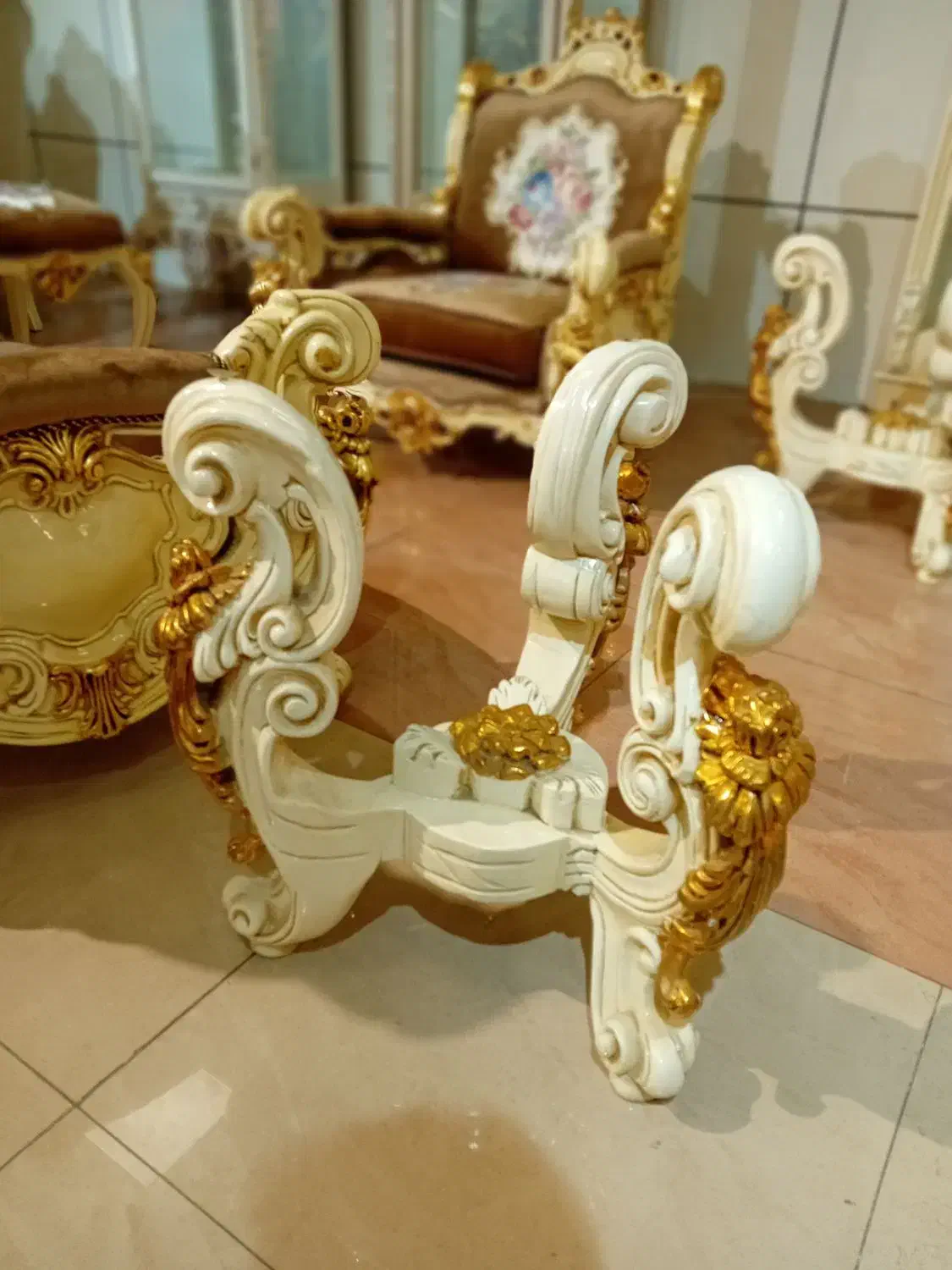 مبل سلطنتی|مبلمان خانگی و میز عسلی|خوی, |دیوار