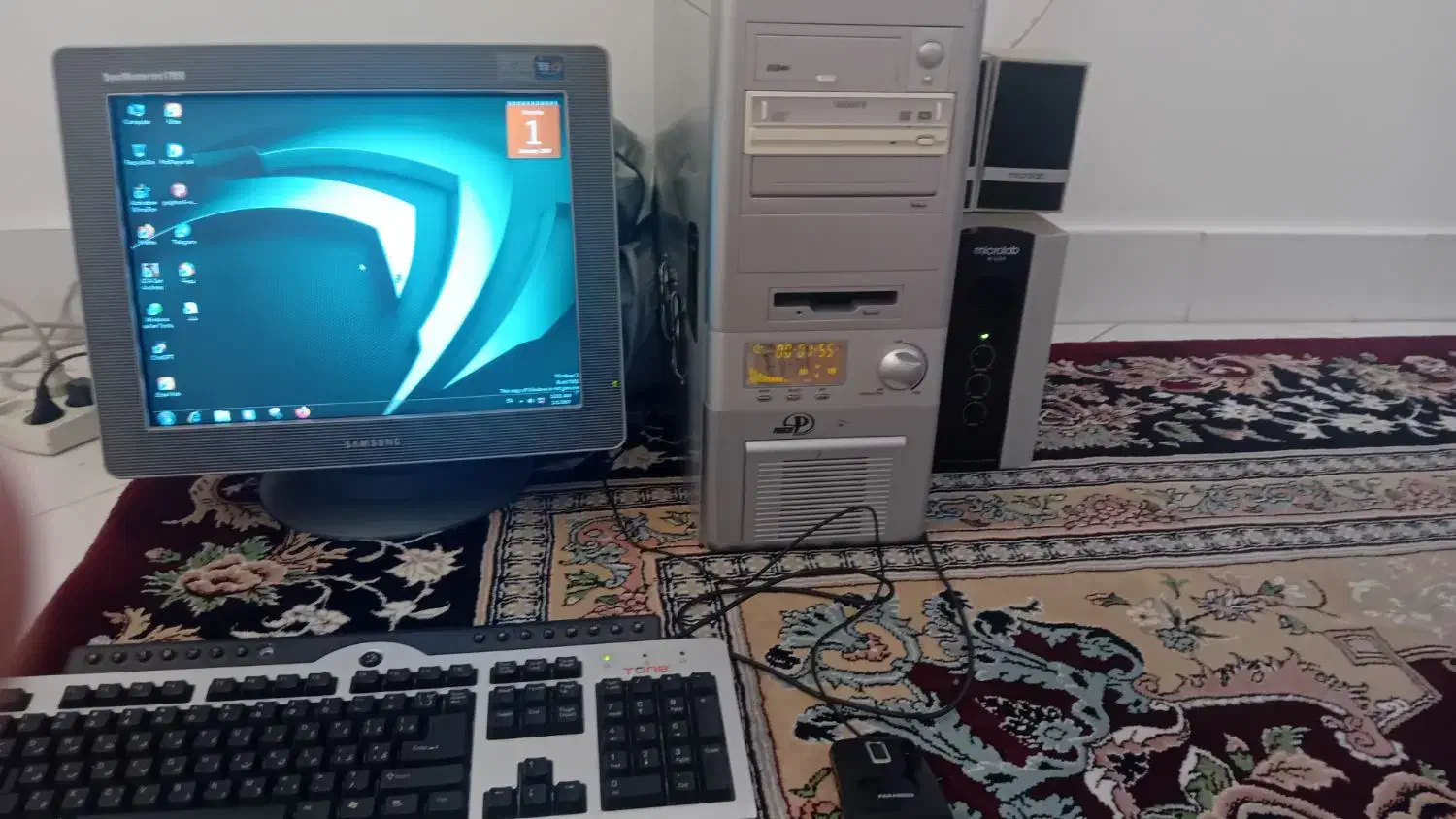 کامپیوتر درحد نو|رایانه رومیزی|تایباد, |دیوار