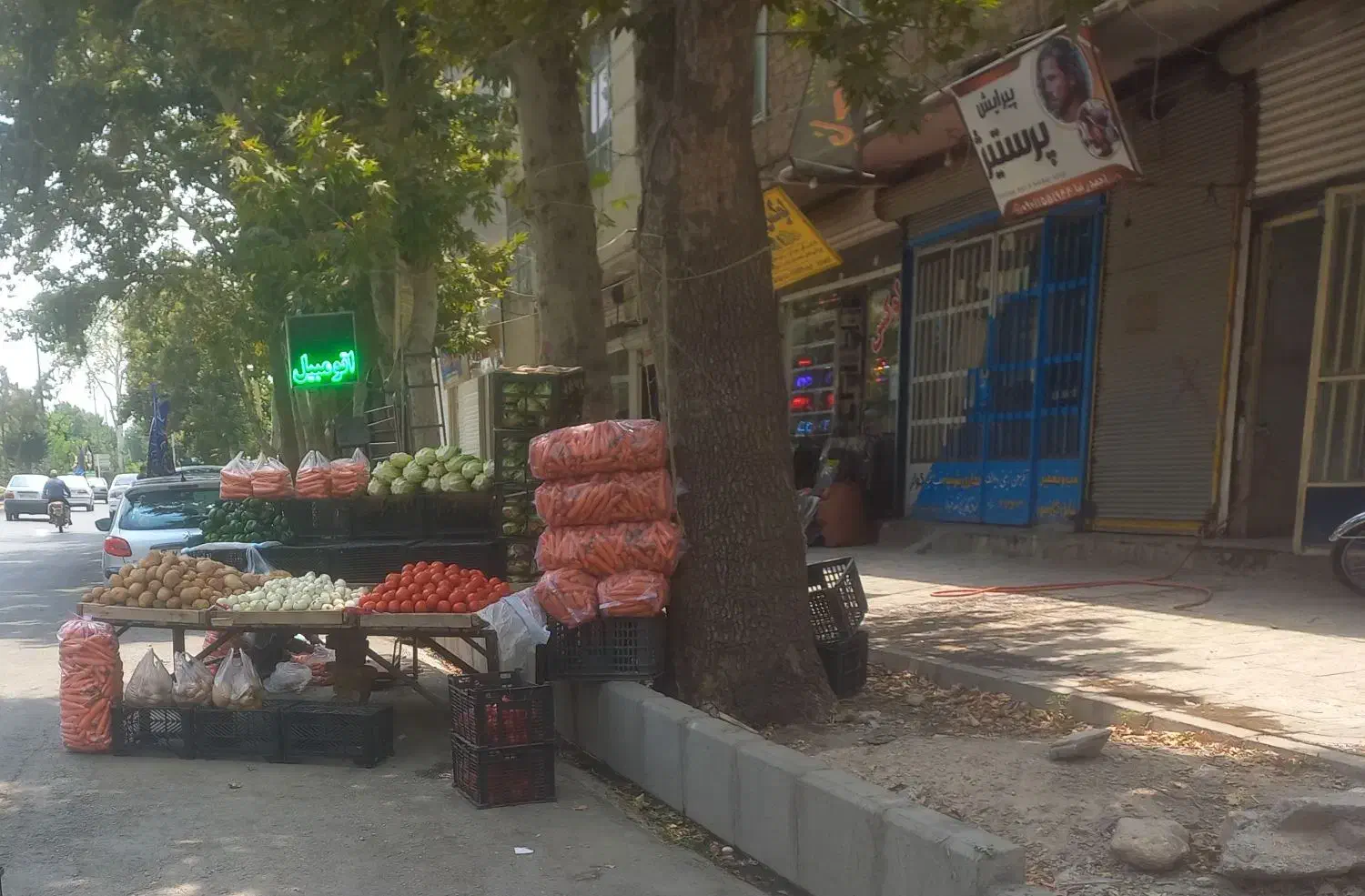 مغازه اجاره ای مناسب برای میوه غروشی وشغل های دیگر|اجارهٔ مغازه و غرفه|نهاوند, |دیوار