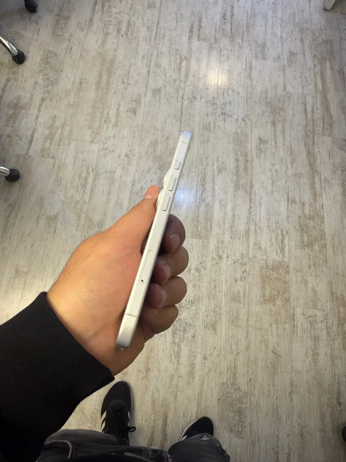 آیفون ۱۶ نرمال ۱۲۸ سفید باتری ۱۰۰ شرکتی ۹ بارشارژ|موبایل|تهران, عباس‌آباد|دیوار