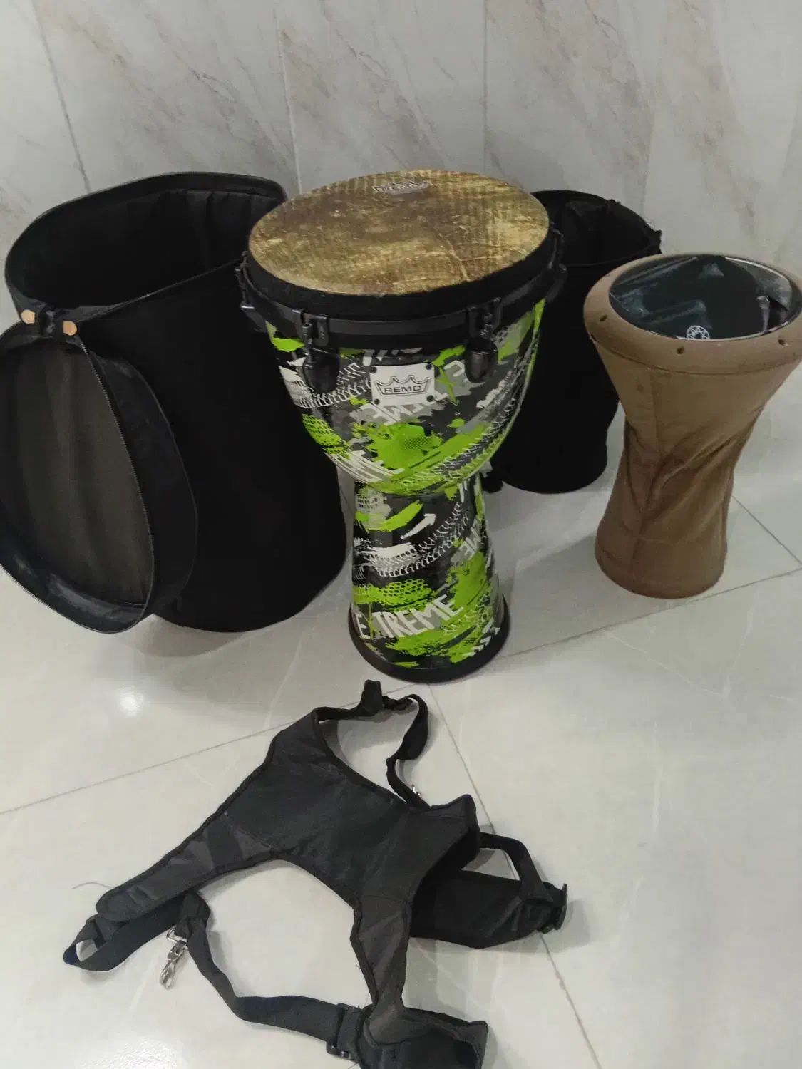 یک عدد جیمبی نو + یک عدد داربوکا|درام و پرکاشن|شهریار, شهریار|دیوار