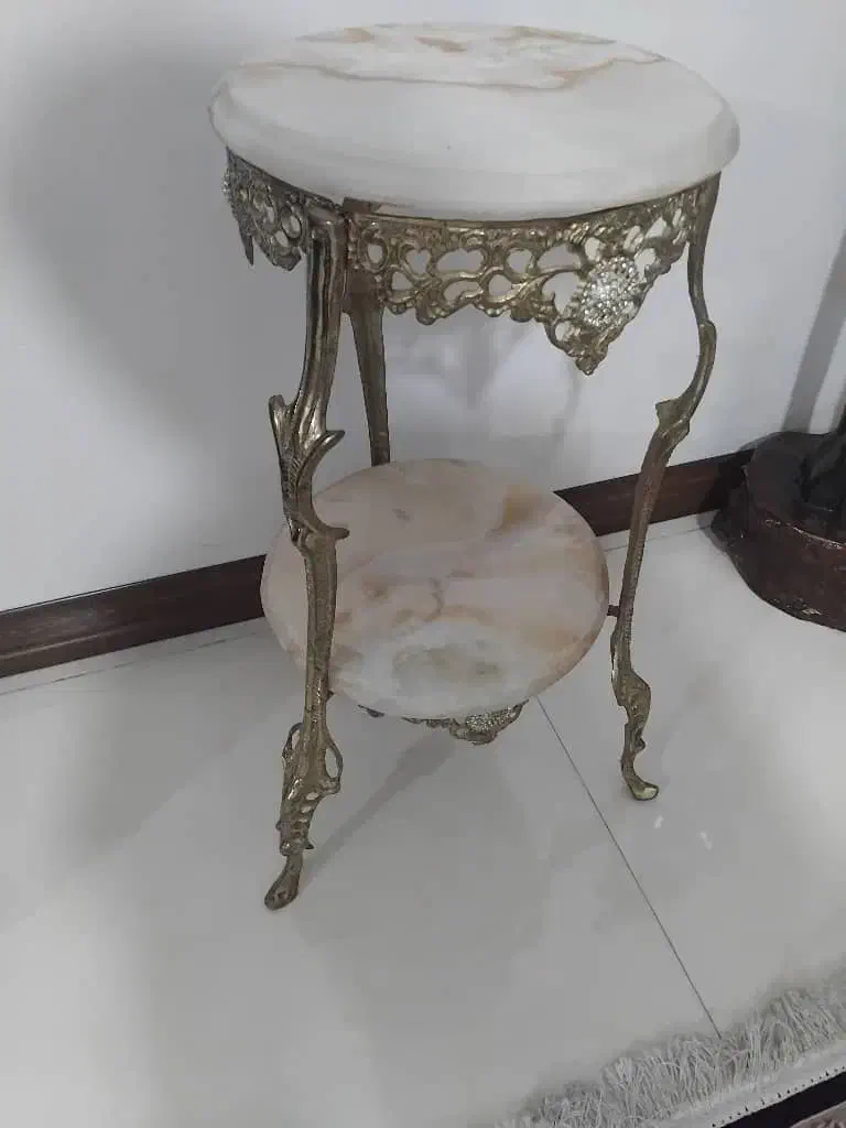 میز تلفن برنز و ساعت مچی زنانه و مردانه|میز تلفن|مشکیندشت, |دیوار