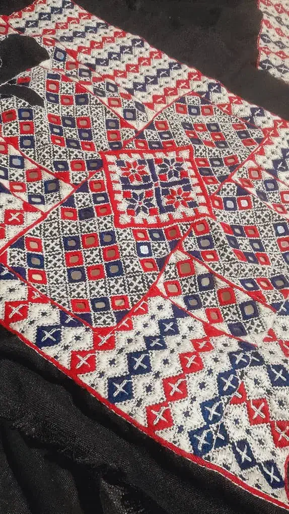 زی گفتان هزار اینه ای|لباس|هیرمند, |دیوار