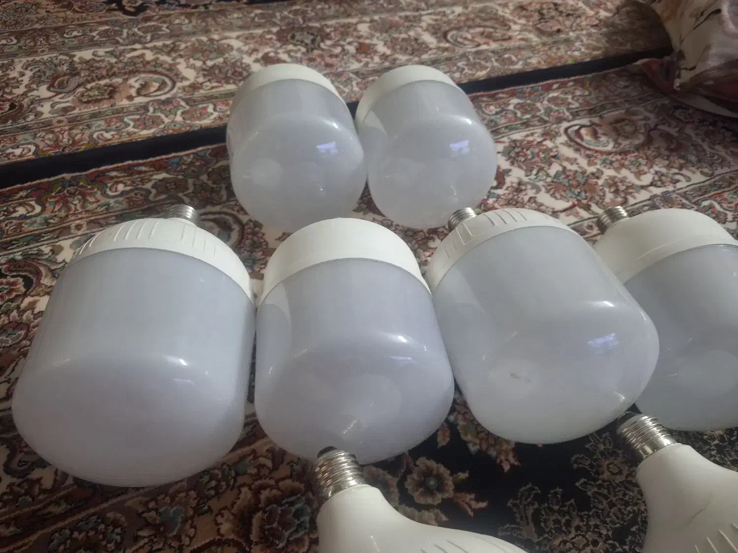 8عدد لامپ کم مصرف در حد نو تا سال 1405/5ضمانت دارد|لامپ و چراغ|تهران, نازی‌آباد|دیوار