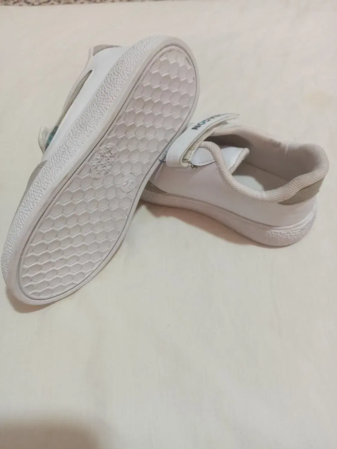 کفش اسپورت|کفش و لباس بچه|شاهین‌شهر, شهرک گلدیس|دیوار