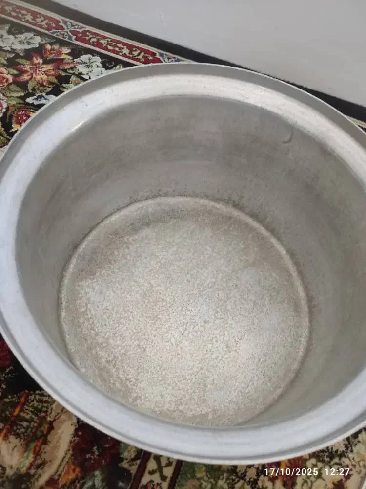 قابلمه روحی|ظروف پخت‌وپز|شیراز, کرونی(خاتونک)|دیوار