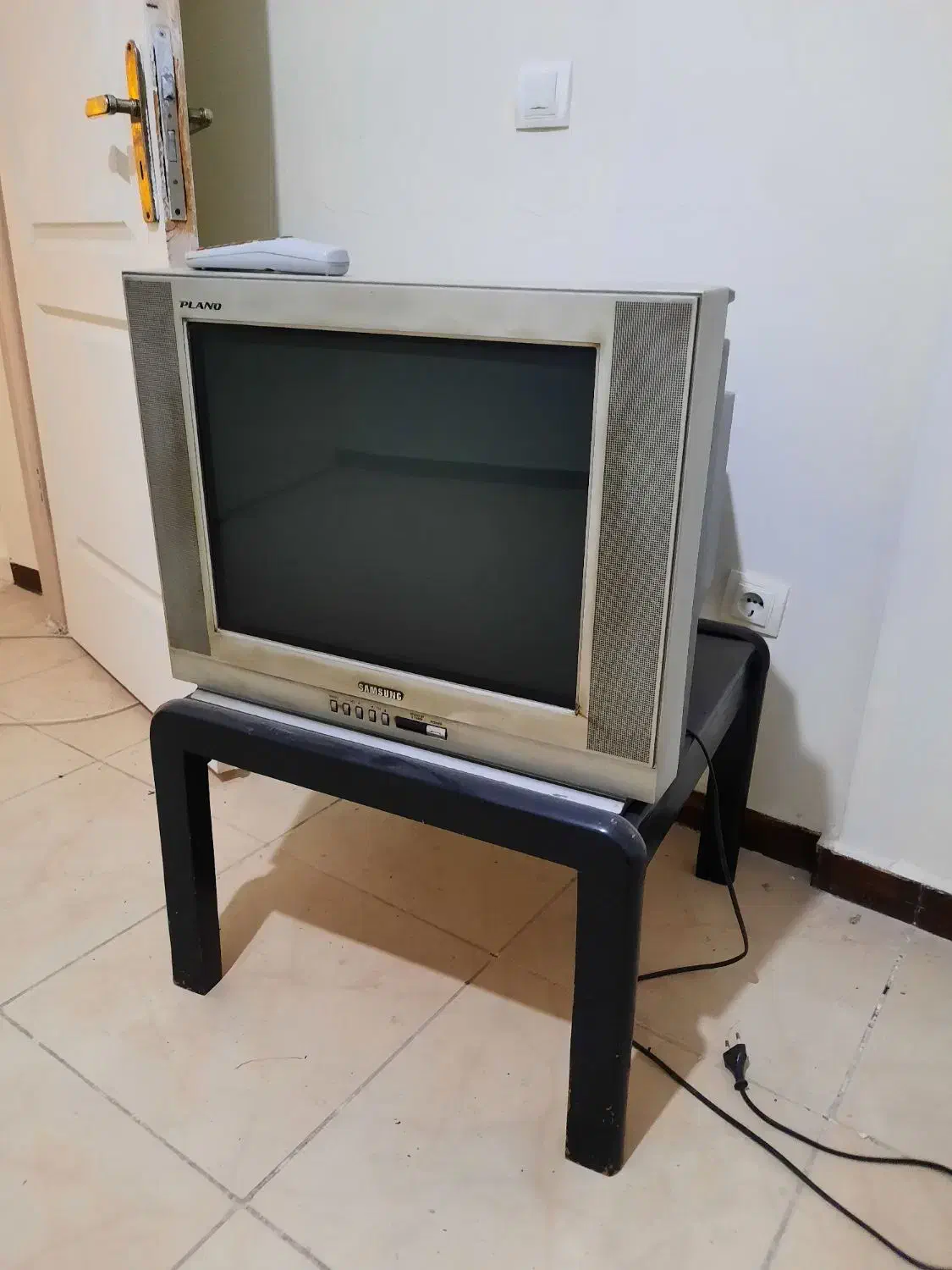 تلویزیون ۲۹ اینچ سامسونگ|تلویزیون و پروژکتور|پرند, فاز ۶|دیوار