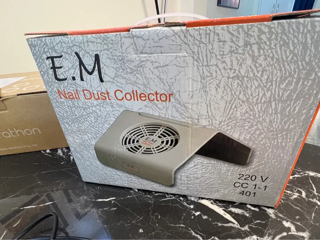 وسایل کاشت ناخن|آرایشگاه و سالن‌های زیبایی|اصفهان, باغ زیار|دیوار