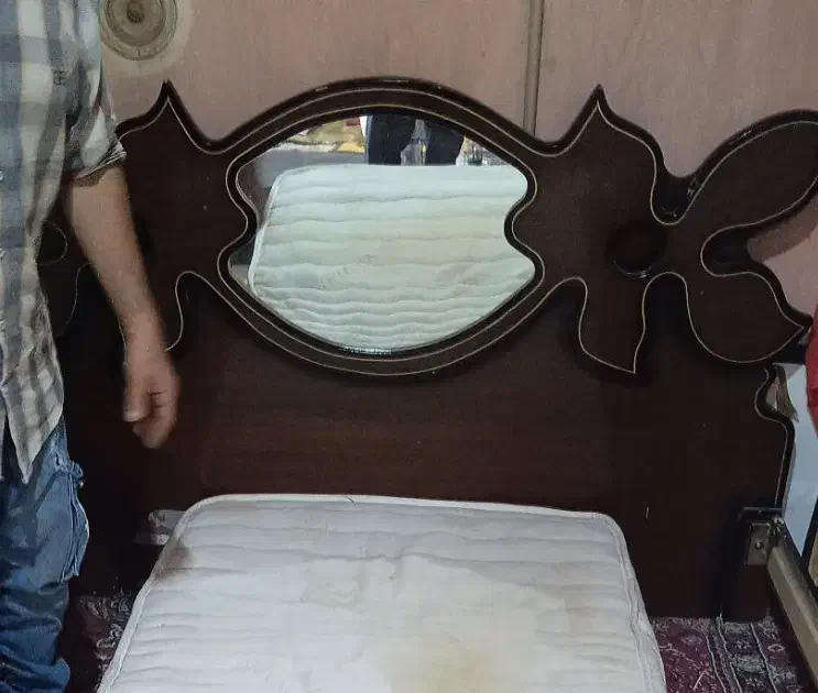 یک عددتختخواب|تشک تختخواب|شیراز, دست خضر|دیوار