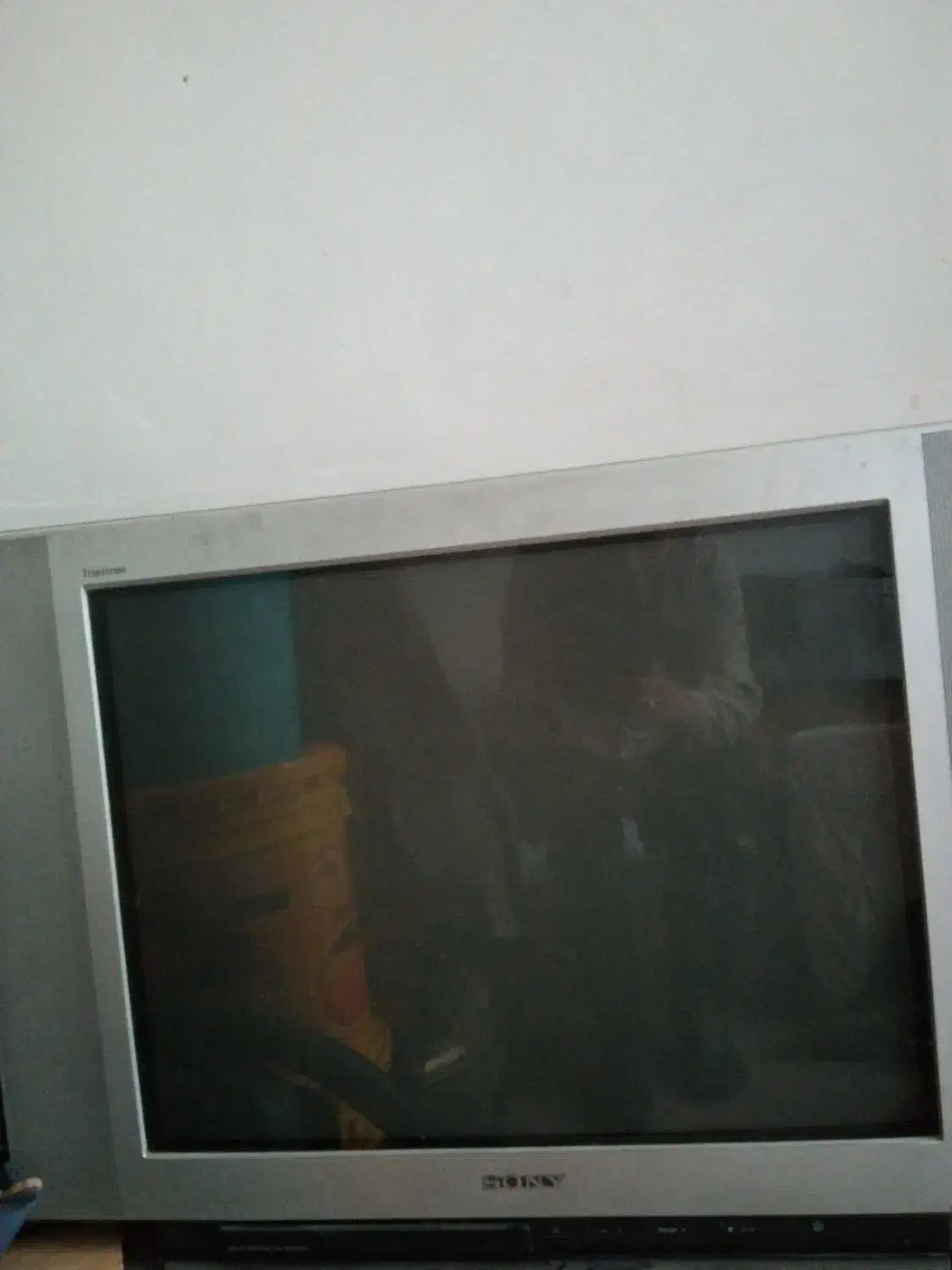 یک عدد تلویزیون ۲۹اینچ رنگی ویکی ۲۱اینچ|تلویزیون و پروژکتور|یزد, |دیوار