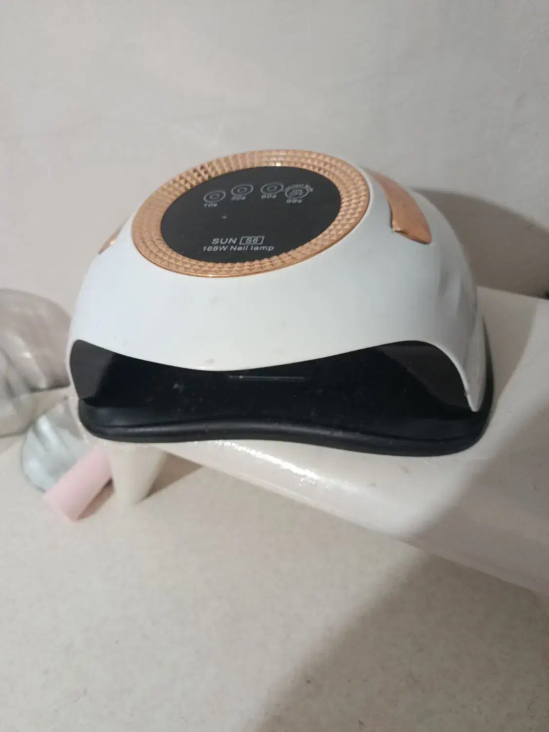 یوو|آرایشگاه و سالن‌های زیبایی|صدرا-فارس, فاز ۲|دیوار