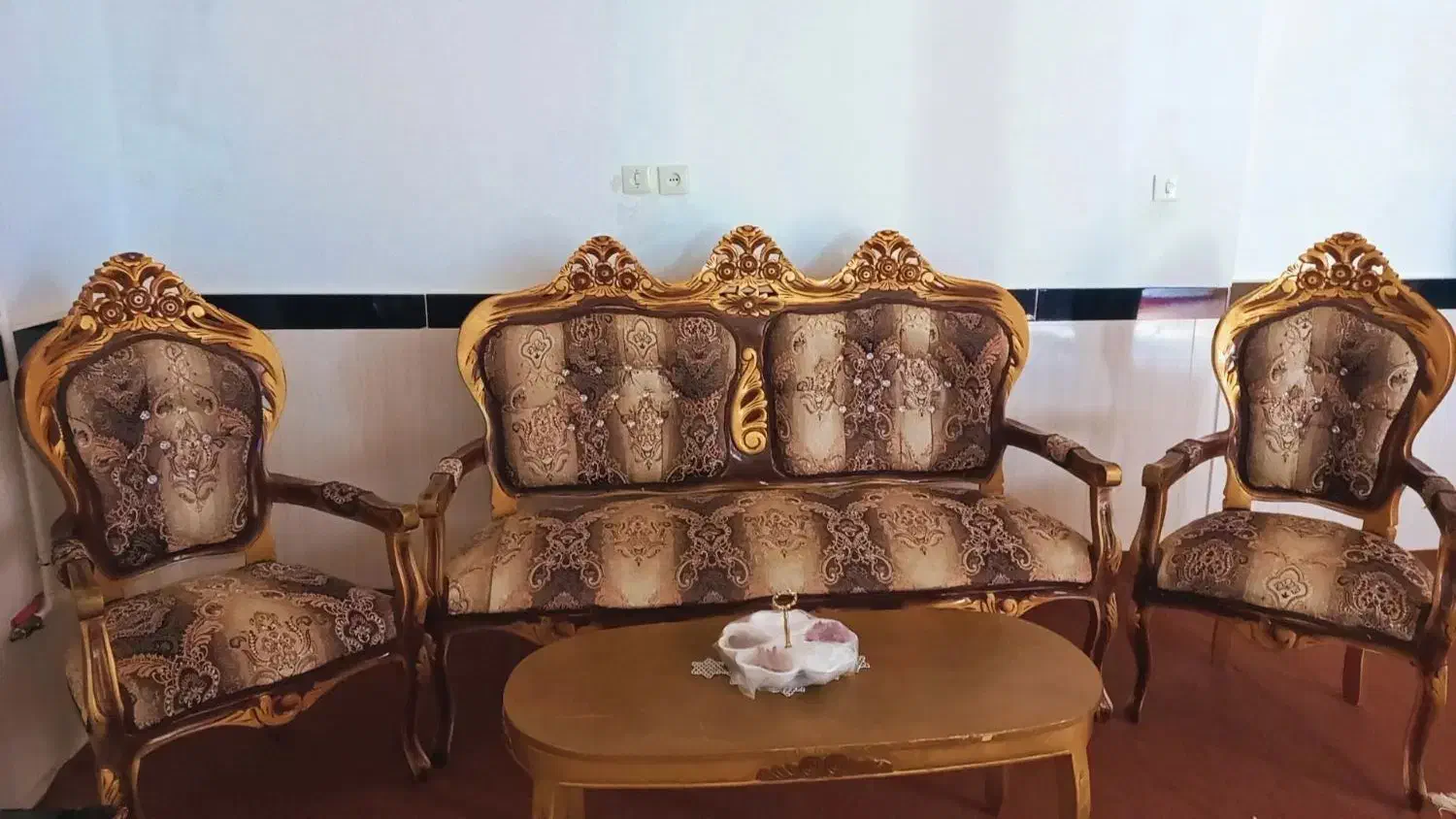 مبلمان ۷نفره سلطنتی|مبلمان خانگی و میز عسلی|سنقر, |دیوار