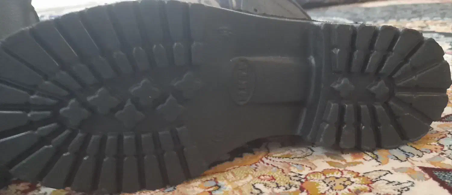 پوتین سربازی|کیف، کفش، کمربند|تربتحیدریه, ۴۵ متری|دیوار