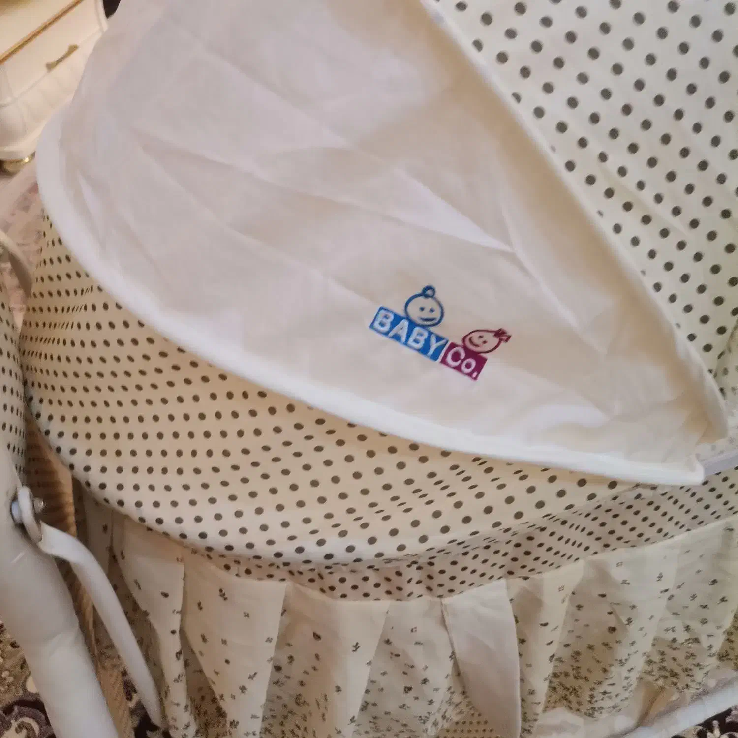 تکان می‌خورد وبرای نوزاد کاملا ایمن وراحت است|تخت و صندلی بچه|تهران, خاوران|دیوار