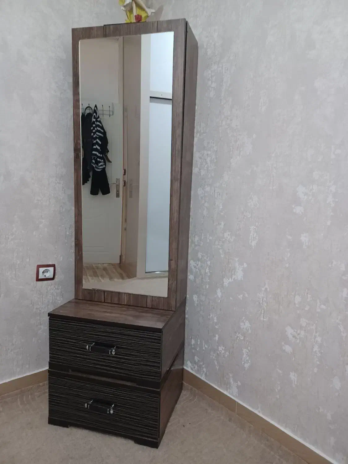 میز آرایشی و کمدلباس|جاکفشی، کمد، دراور|پارسآباد, |دیوار