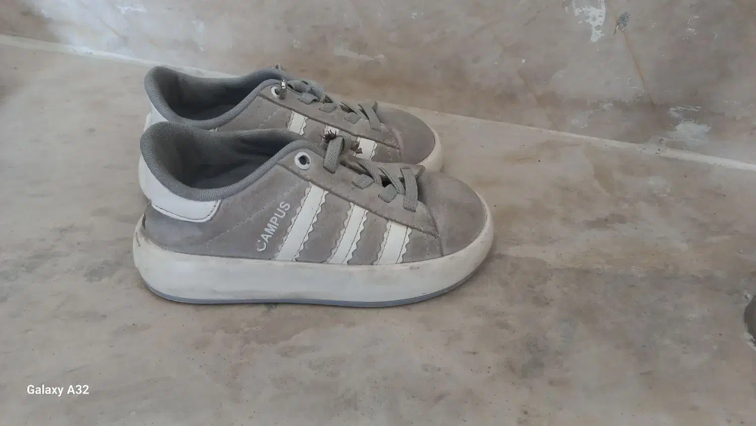 کفش|کیف، کفش، کمربند|دورود, |دیوار