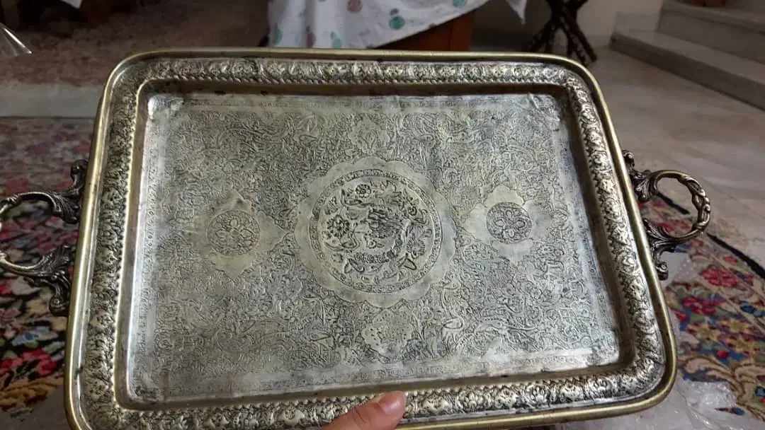 سینی قلم‌زنی قدیمی برنجی کار نفیس دست‌ساز|کلکسیون اشیاء عتیقه|کرمان, |دیوار