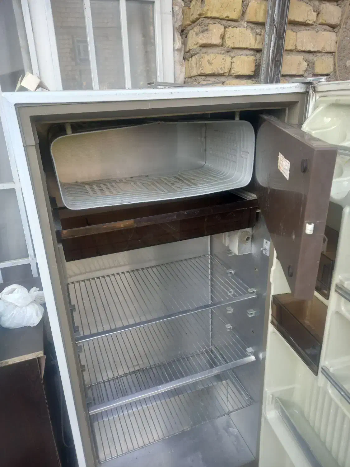 یخچال|یخچال و فریزر|شیراز, گل سرخ|دیوار