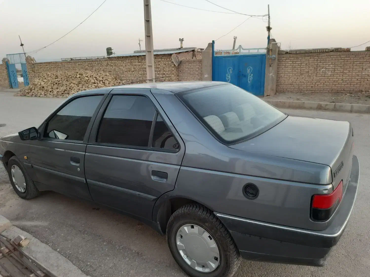 پژو ۴۰۵ بی رنگ|خودرو سواری و وانت|آبگرم, |دیوار