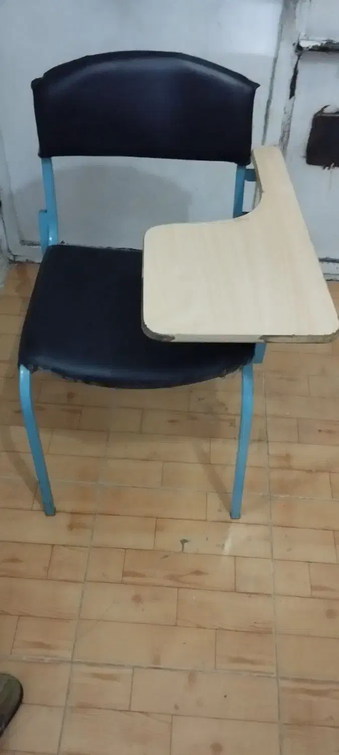 صندلی مخصوص افرادچپ دست|صندلی و نیمکت|اسلام‌‌آباد غرب, |دیوار