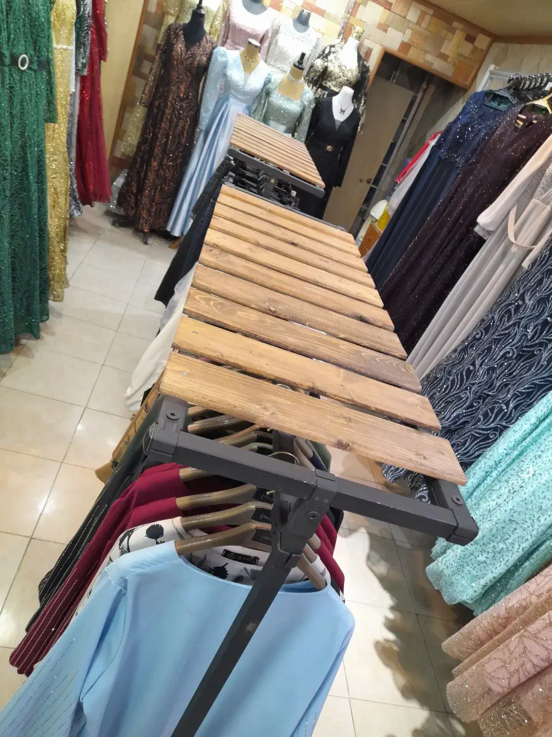 چوب ، رگال|بندرخت و رخت‌آویز|کرج, اصفهانی‌ها|دیوار