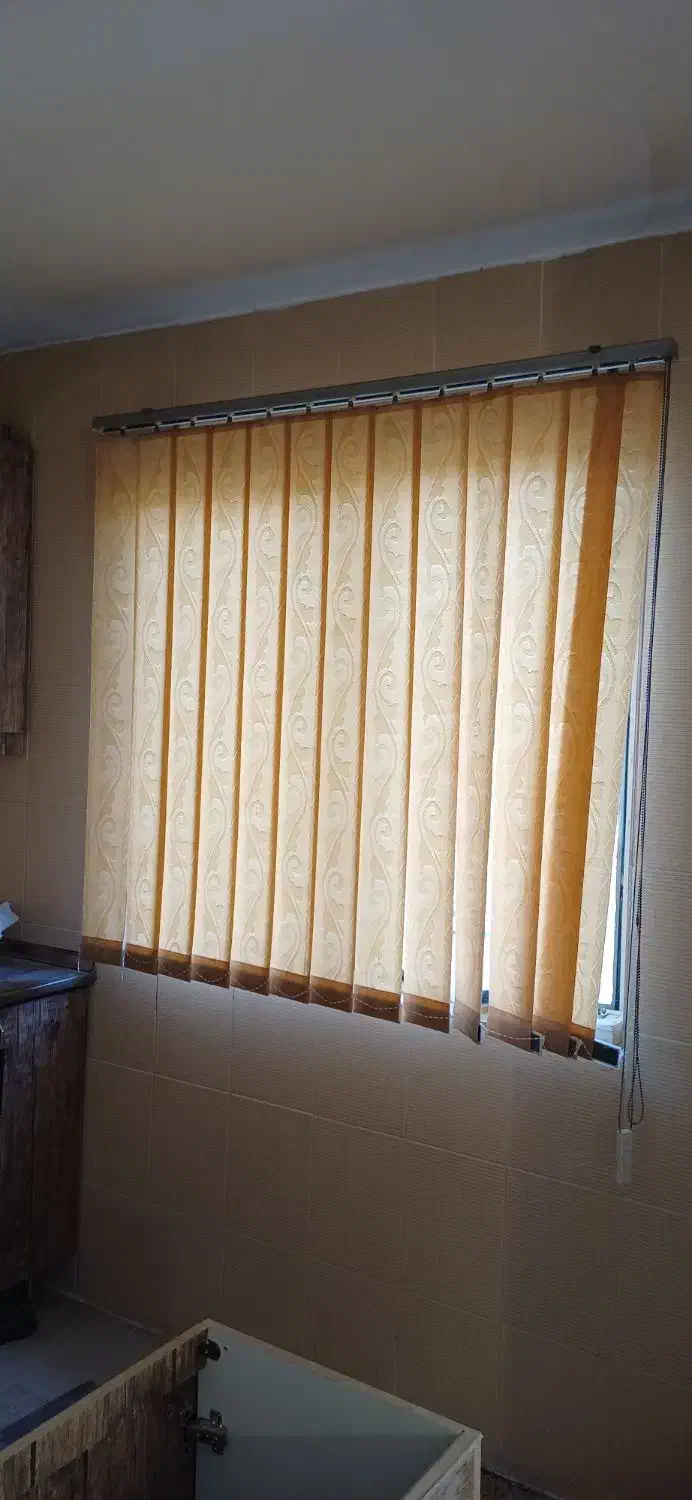 پرده عمودی|پرده، رانر، رومیزی|صدرا-فارس, فاز ۱|دیوار