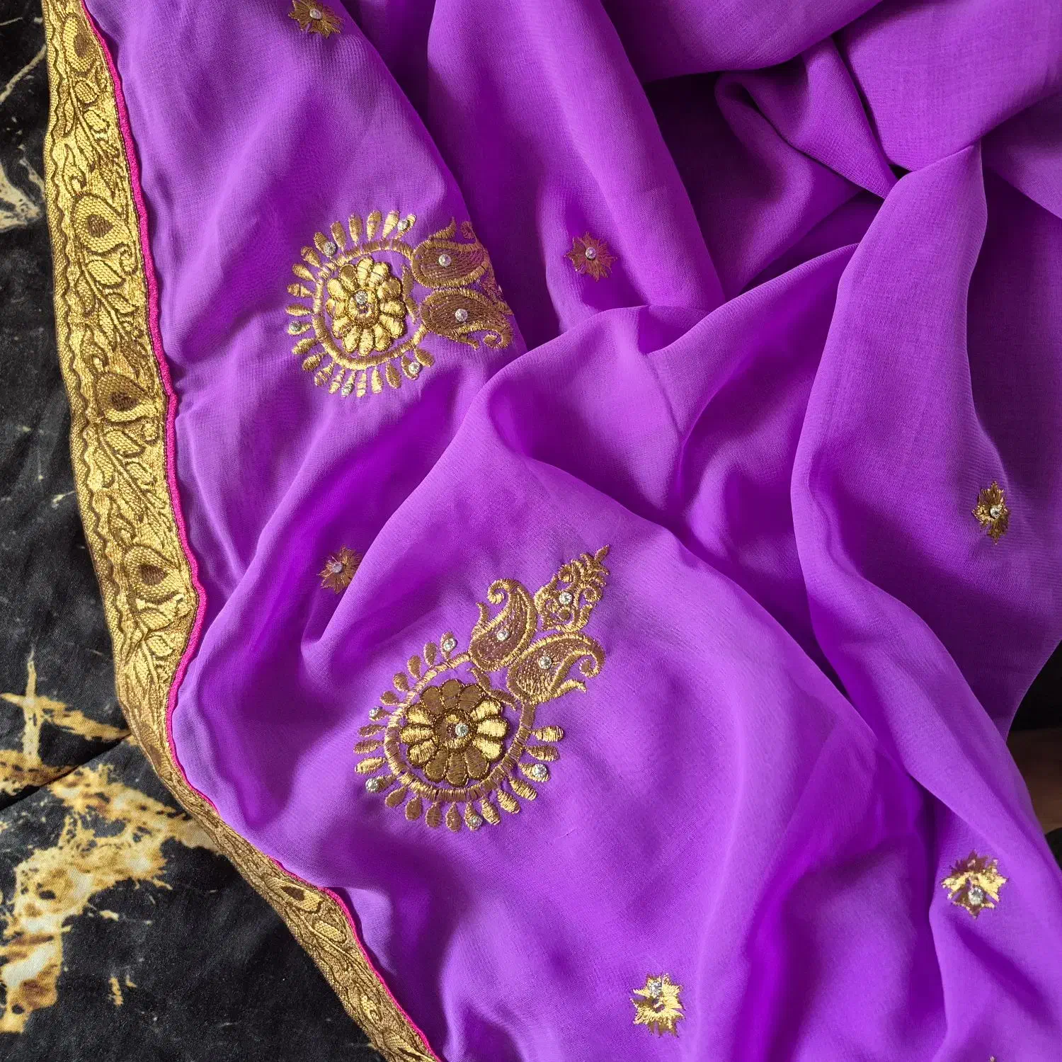 پارچه حریر هندی|لباس|صدرا-فارس, فاز ۱|دیوار