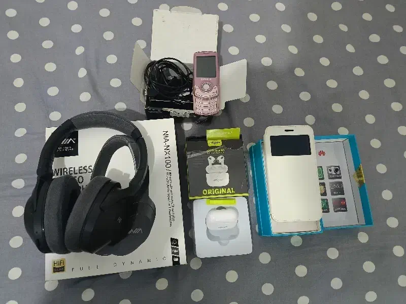 موبایل اندروید و تعدادی لوازم جانبی گوشی مثل هدست|موبایل|کرج, شهرک اوج|دیوار