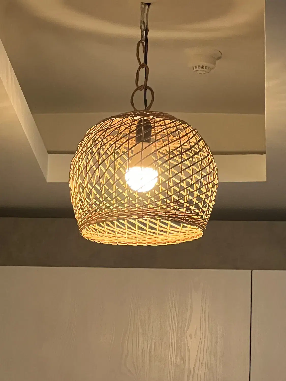 فروش یک جفت لوستر اماراتی مجلل و یک جفت حصیری|لوستر و چراغ آویز|اندیشه, اندیشه فاز ۳|دیوار