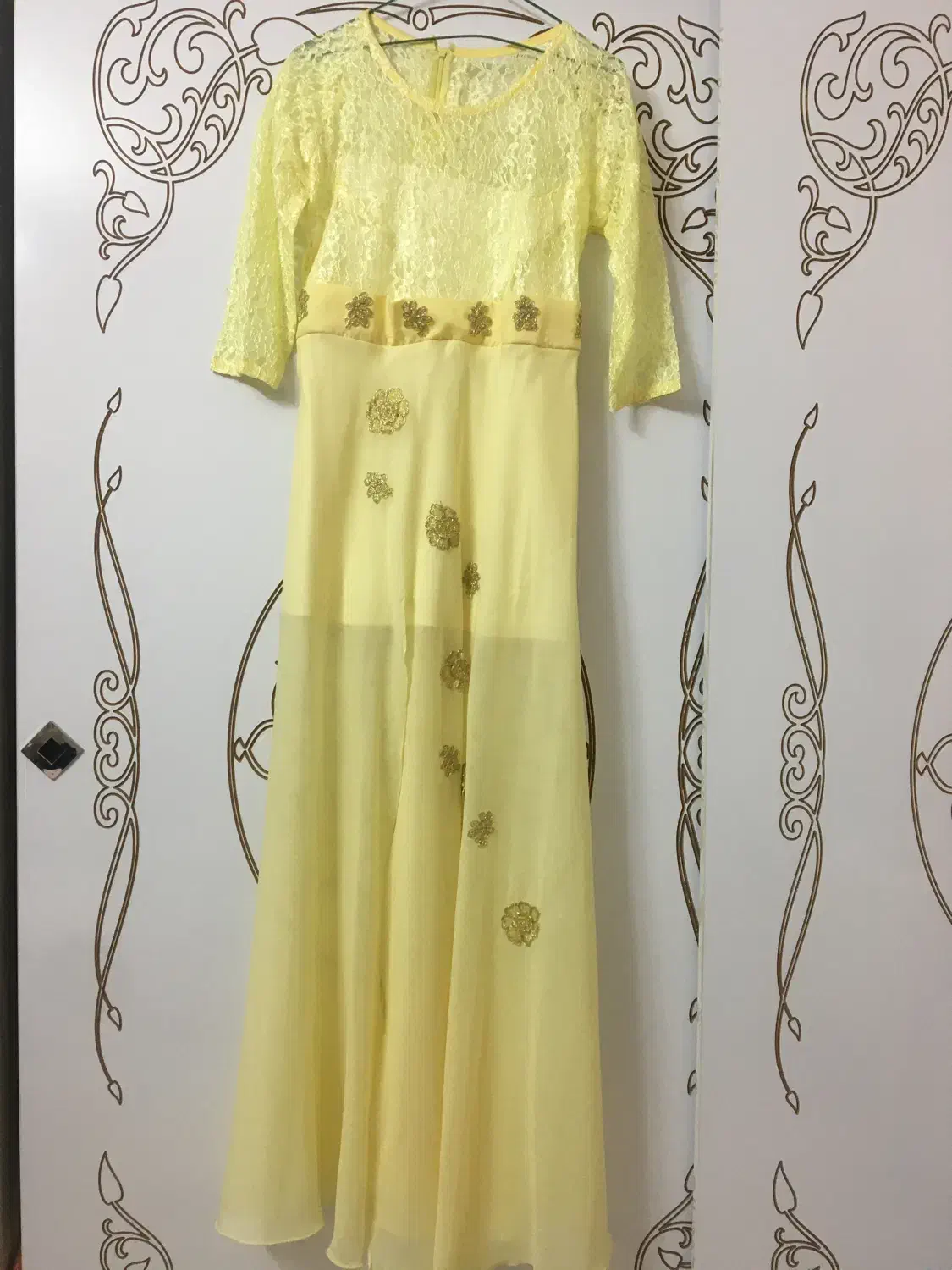 لباس مجلسی|لباس|کاشان, امیرکبیر|دیوار