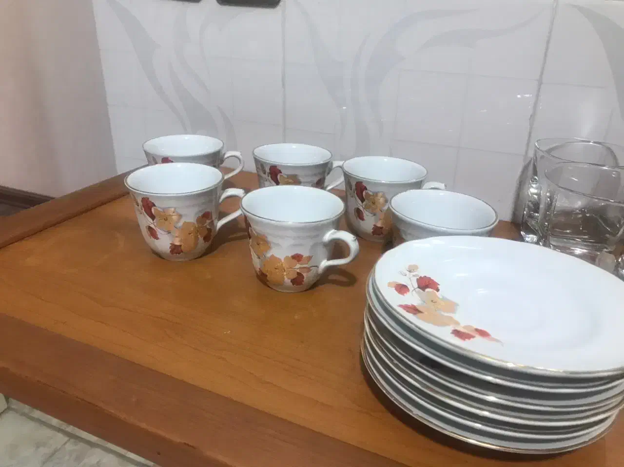 دو عدد سماور سالم و دو دست فنجان چای خوری|سماور، چای‌ساز، قهوه‌ساز|کرمان, |دیوار