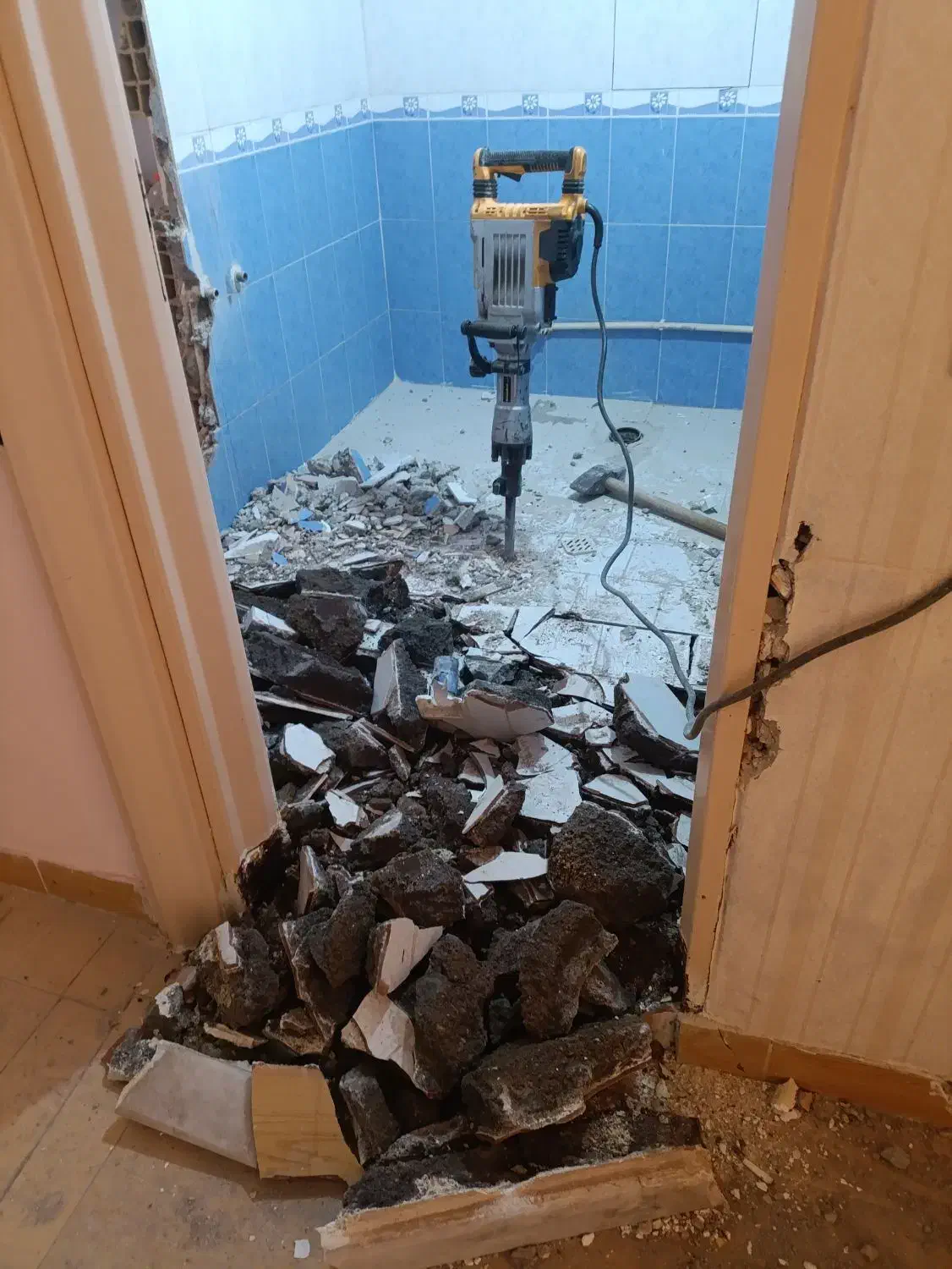 تخریب ساختمان تخریب کلی و جزیی بتن کن|خدمات پیشه و مهارت|تبریز, |دیوار