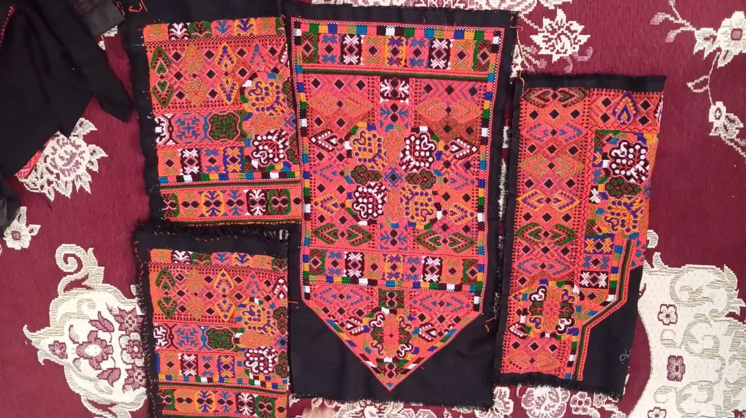 زیاستین تارشمار|لباس|خاش, |دیوار