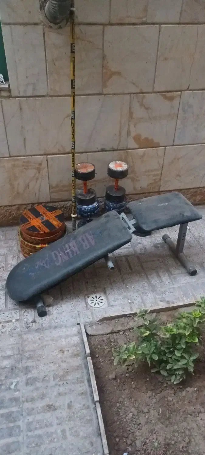 دنبل هالتر کیسه بوکس و میز پرس سینه|تجهیزات ورزشی|تهران, جوادیه|دیوار