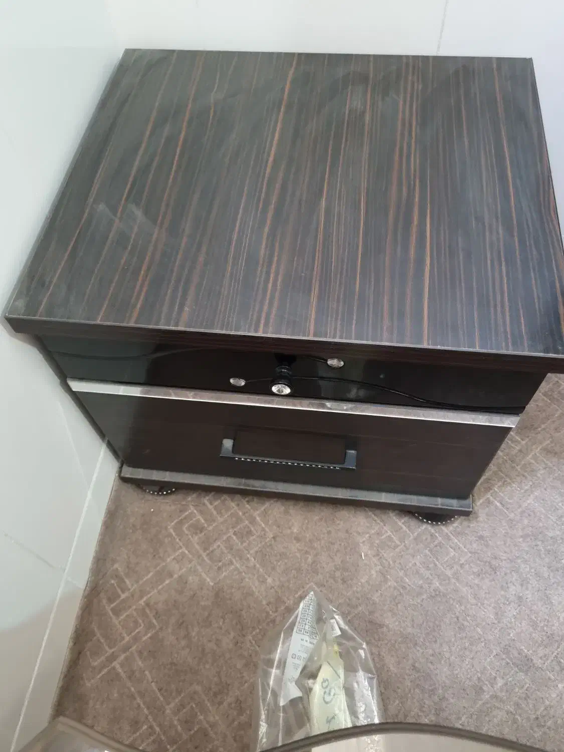 تخت دو نفره و میز آرایش و کمد لباسی|تخت و سرویس خواب|مرودشت, فاز دوم شهرک فرهنگیان|دیوار