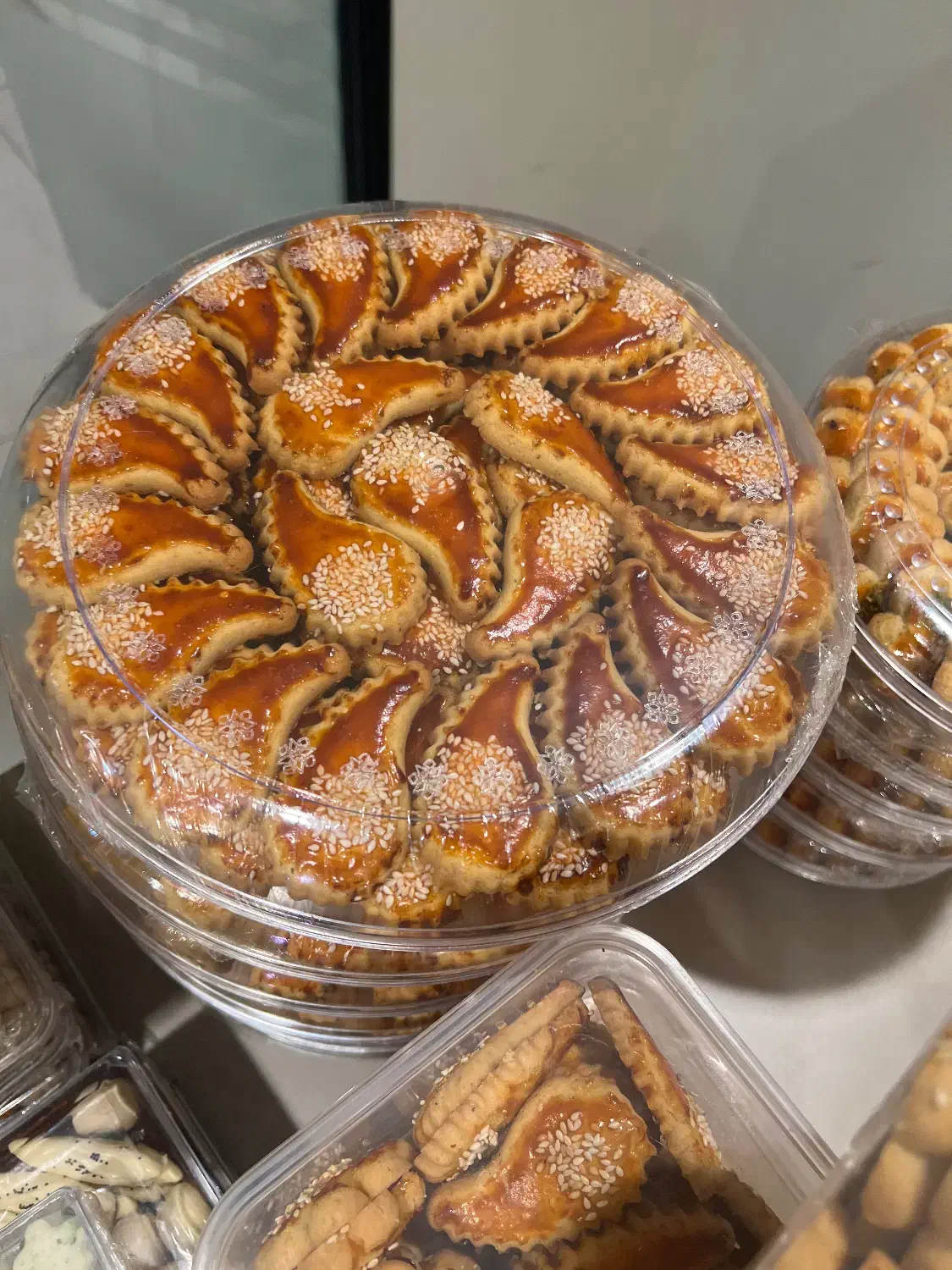 همکار اقا (خلیفه) جهت کار در قنادی نیازمندیم|استخدام خدمات فروشگاه و رستوران|قزوین, |دیوار