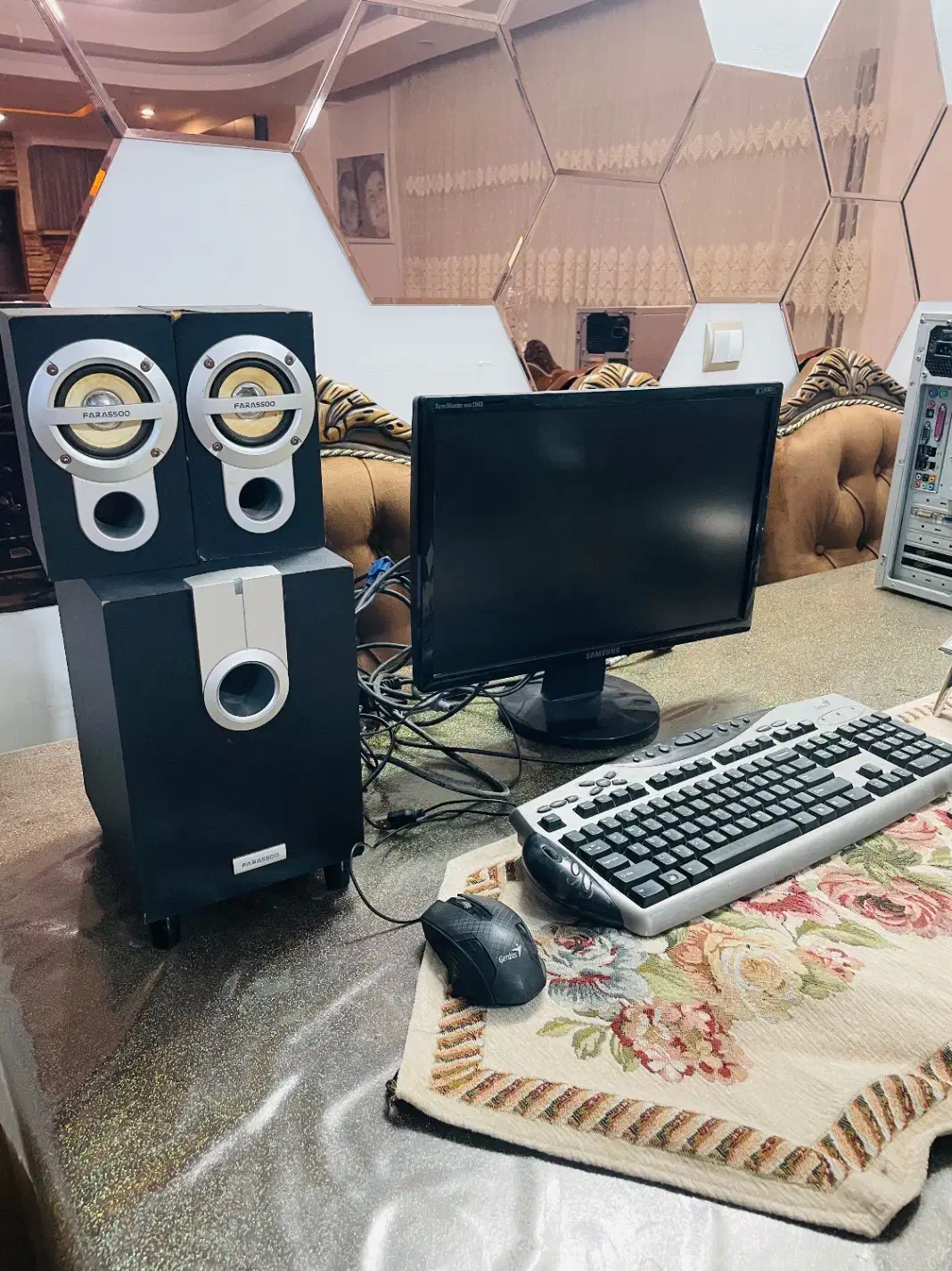 کامپیوتر با مانیتور ال سی دی|رایانه رومیزی|آمل, |دیوار