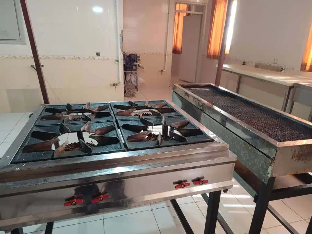 گاز و کباب زن 4شعله تمیز و سالم|اجاق گاز و لوازم برقی پختوپز|ایلام, |دیوار