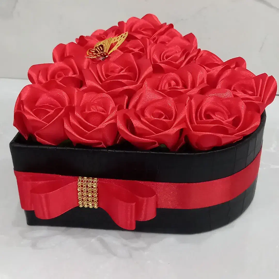 باکس قلبی شیک|گل مصنوعی|گرمی, |دیوار