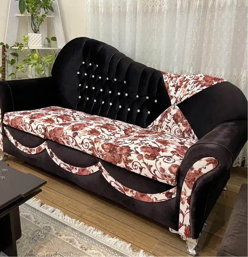 فروش فوری کاناپه سه نفره بامیز جلو مبلی ومیز عسلی|مبلمان خانگی و میز عسلی|فومن, |دیوار